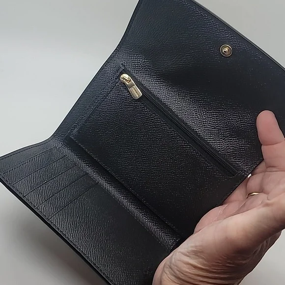 COACH Essential Medium Flap Wallet in Pebbled Leather LIKE NEW retail $1… - Picture 3 of 11